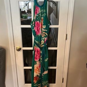 ✨ LULU’s Floral Halter Neck Dress ✨